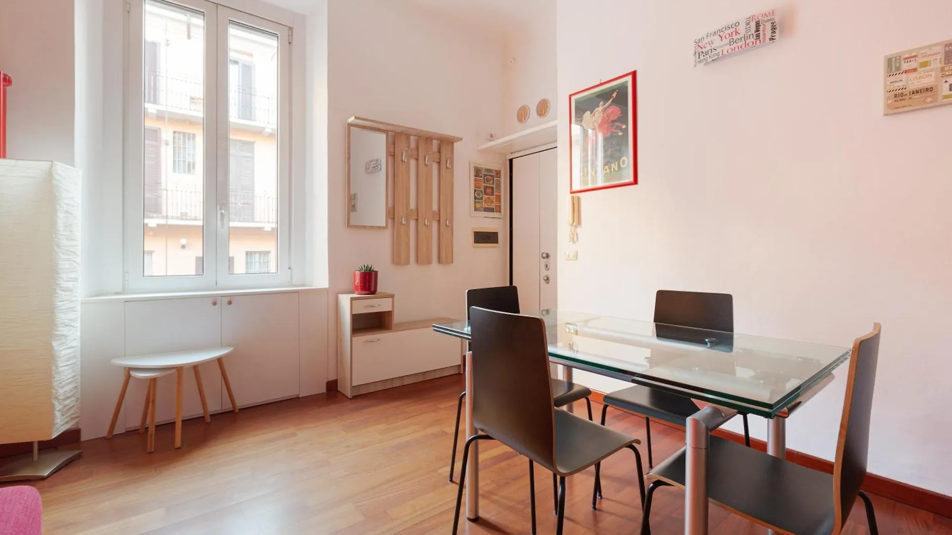 Navigli - Tortona - Bilocale Comfort Milano 0*,  Italia